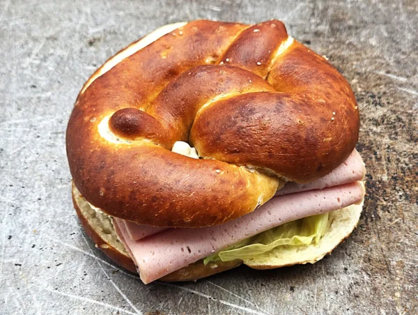 Laugenknopf Fleischkäse