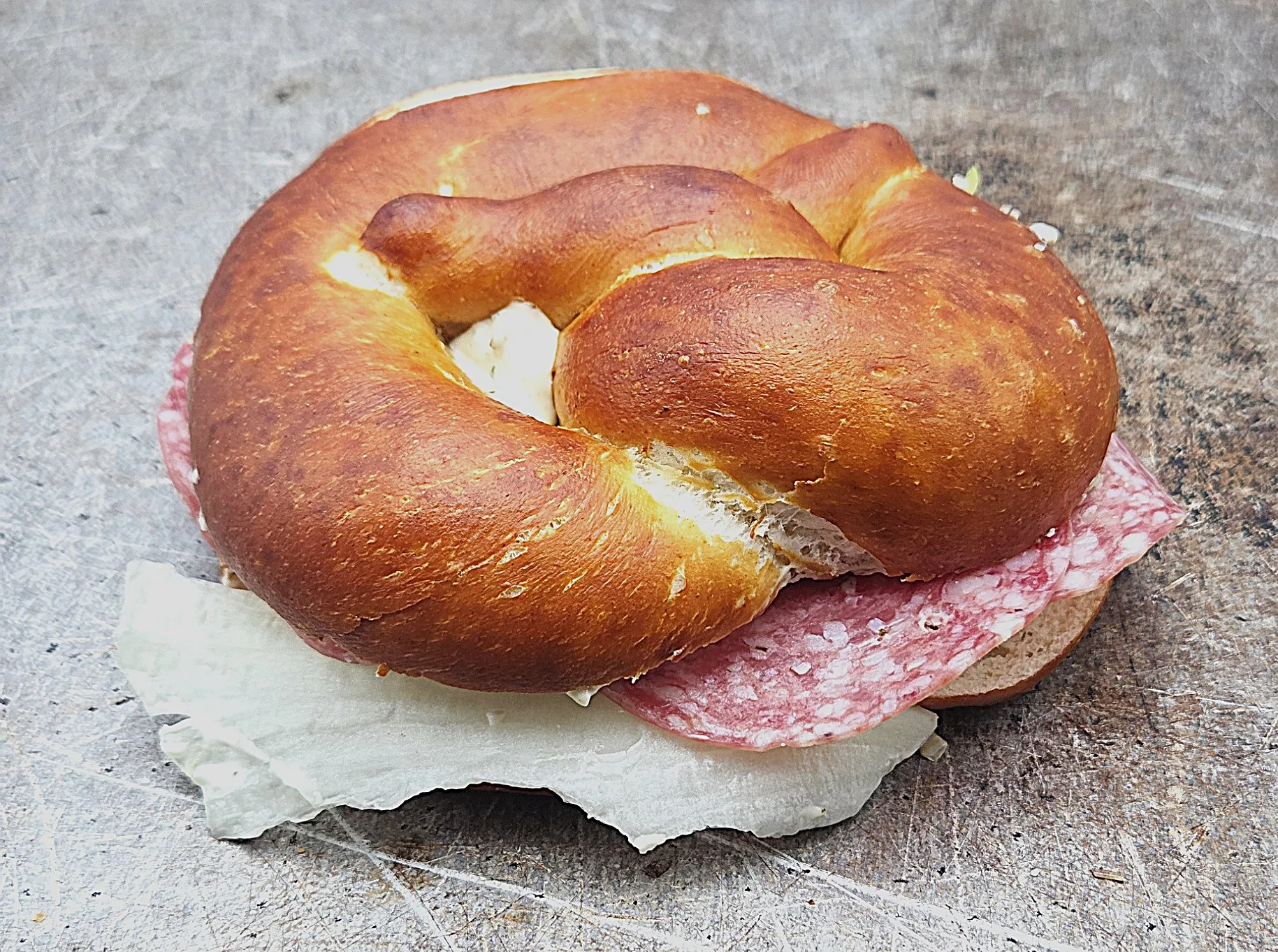 Laugenknopf Salami – Bild 1